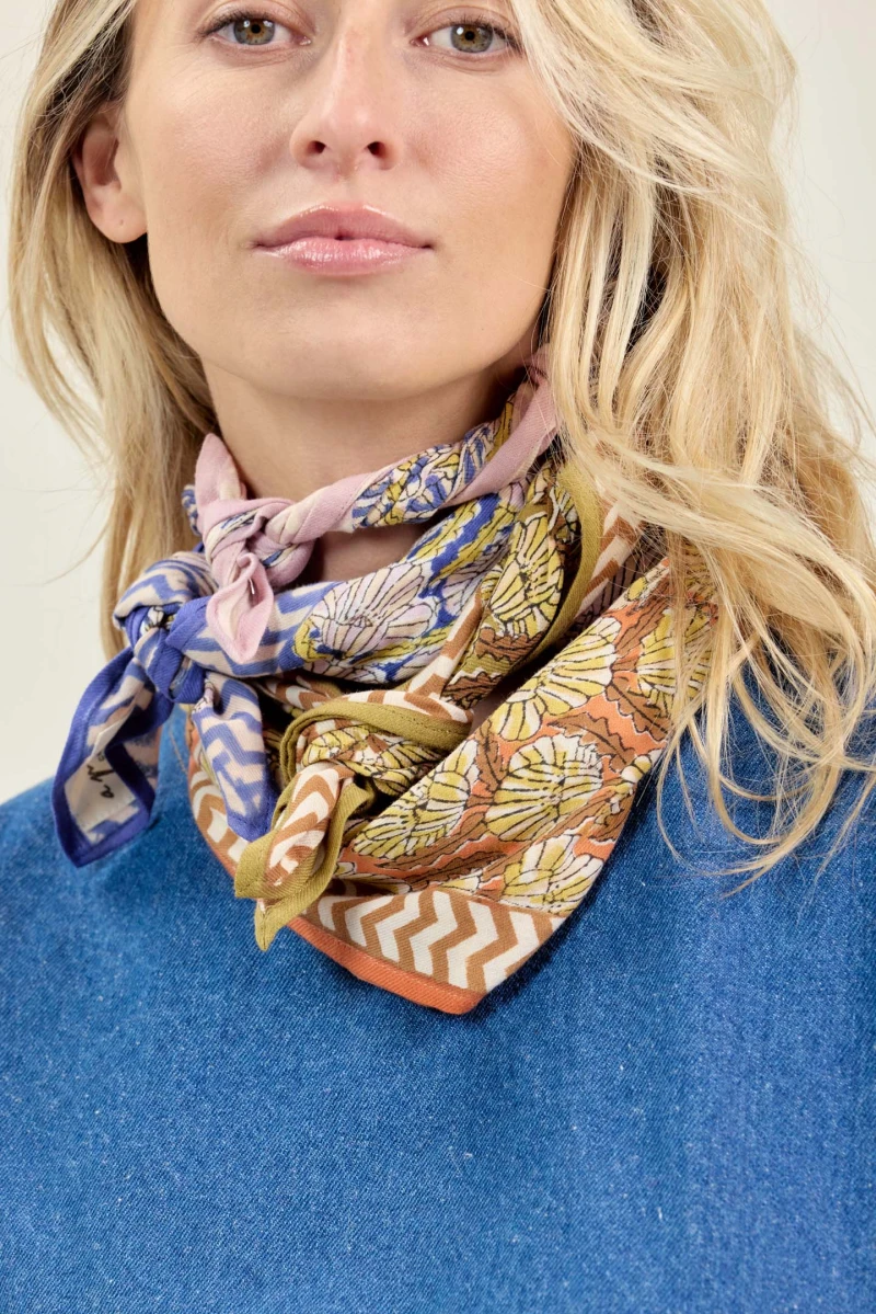 Apaches Small Scarf manika Molly Iris
