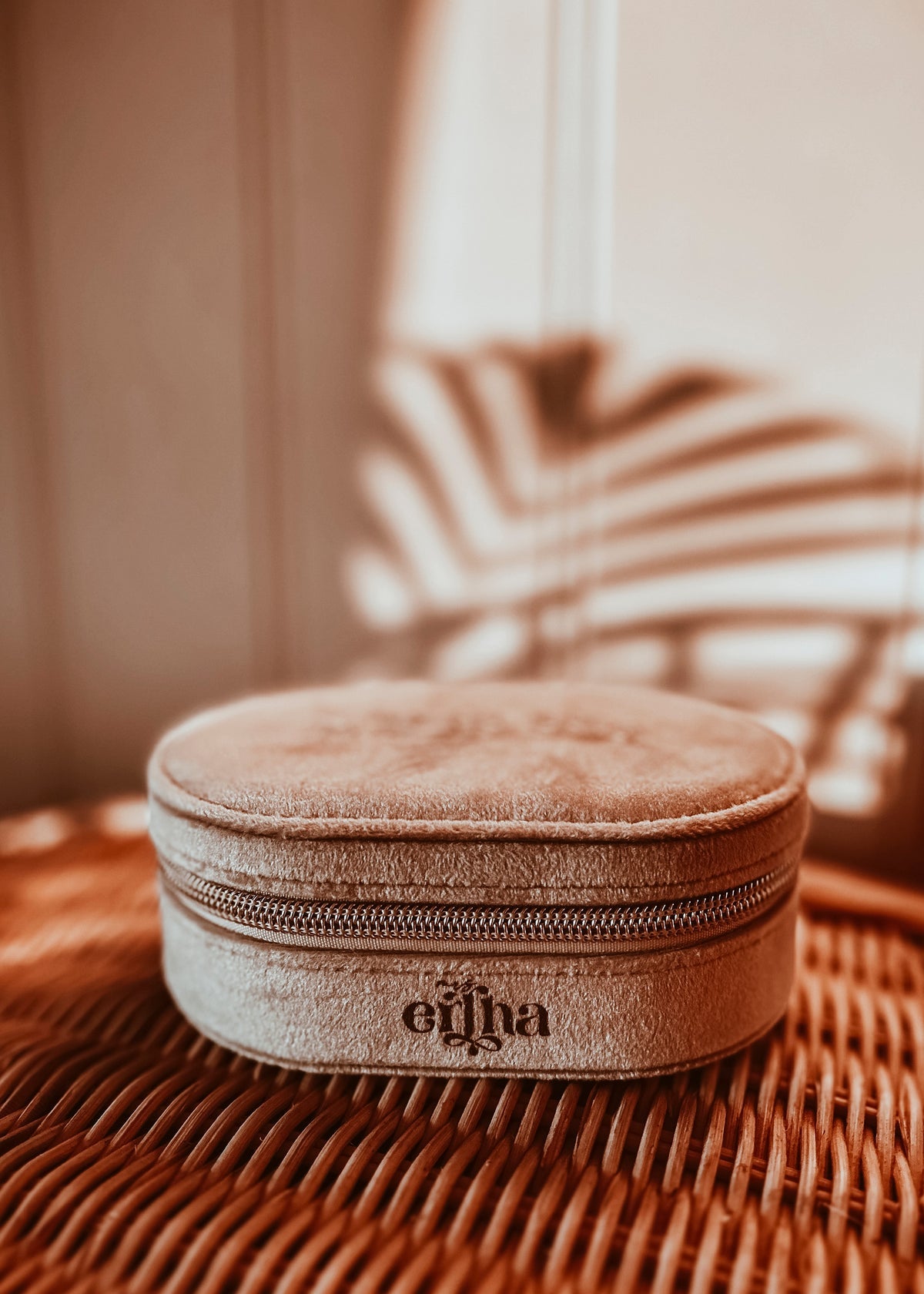 Aura Jewelry Box - Embroidery Daisy